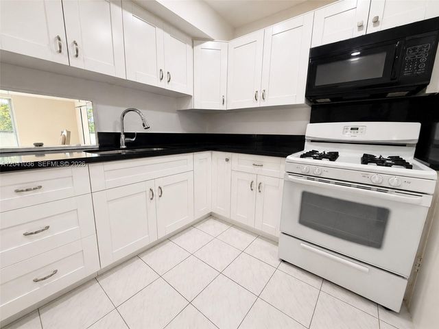 8024 Tatum Waterway Dr 2B, Miami Beach, FL 33141