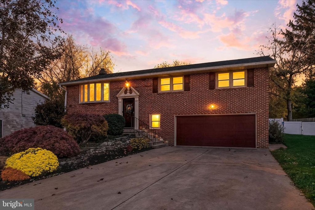 1911 THELON DR, York, PA 17408