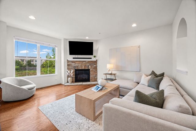 1196 Evergreen Avenue, Des Plaines, IL 60016