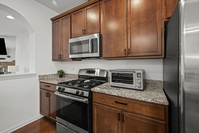 1196 Evergreen Avenue, Des Plaines, IL 60016