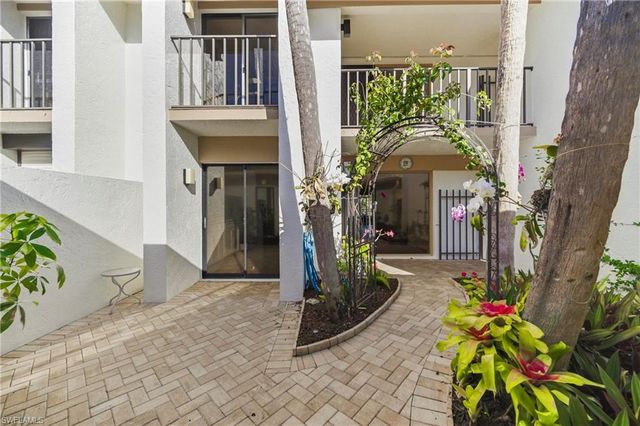 517 Lake Louise CIR 103, Naples, FL 34110