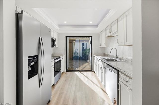 517 Lake Louise CIR 103, Naples, FL 34110