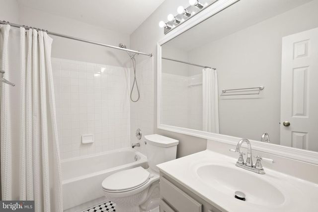 43268 CLEARNIGHT TER, Ashburn, VA 20147