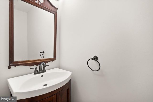 43268 CLEARNIGHT TER, Ashburn, VA 20147