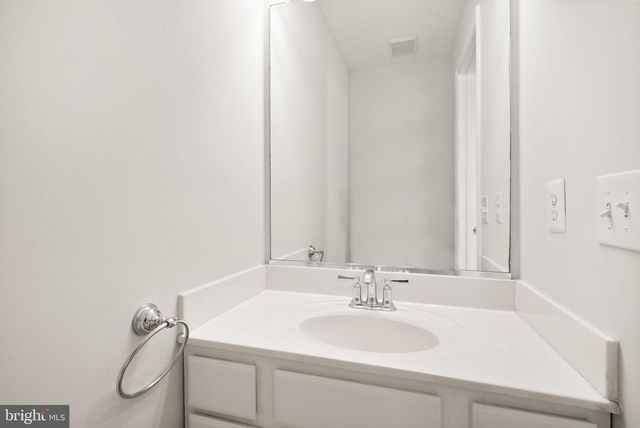 43268 CLEARNIGHT TER, Ashburn, VA 20147
