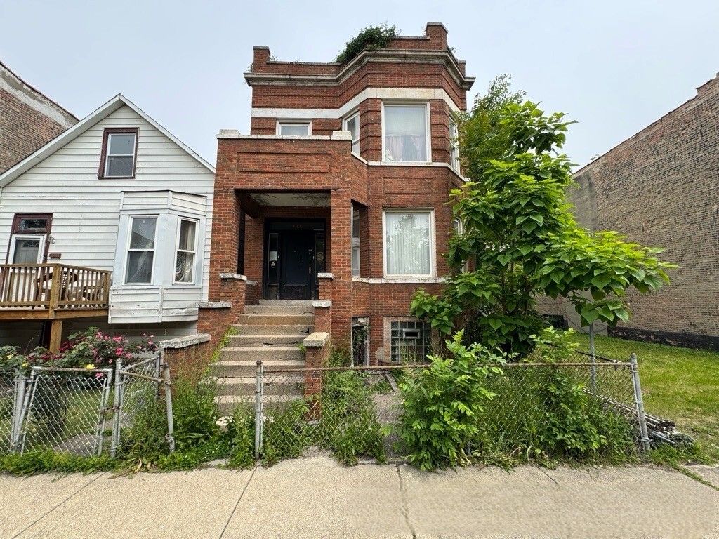 4038 W Adams Street, Chicago, IL 60624