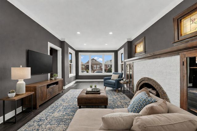 5938 S Richmond Street, Chicago, IL 60629