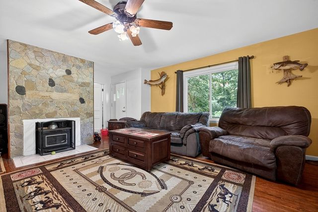 747 Hunting Creek Rd, Whitleyville, TN 38588