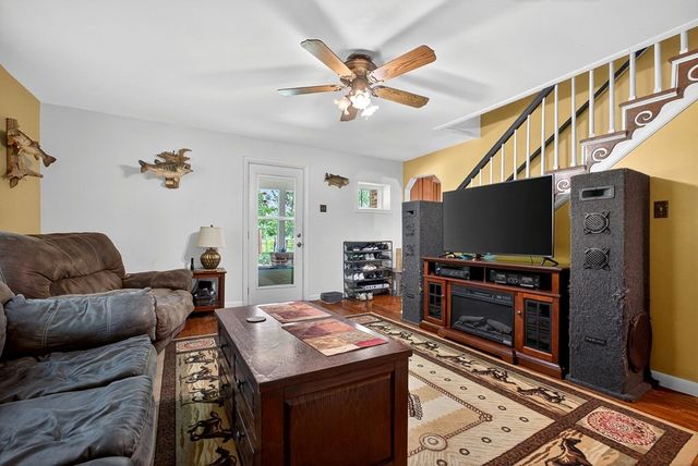 747 Hunting Creek Rd, Whitleyville, TN 38588