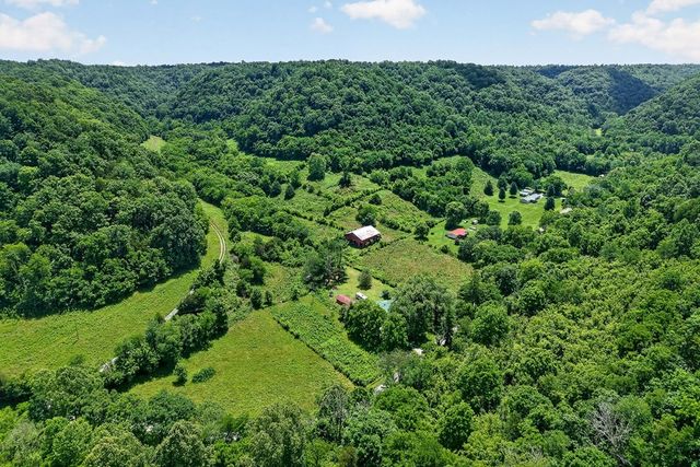 747 Hunting Creek Rd, Whitleyville, TN 38588