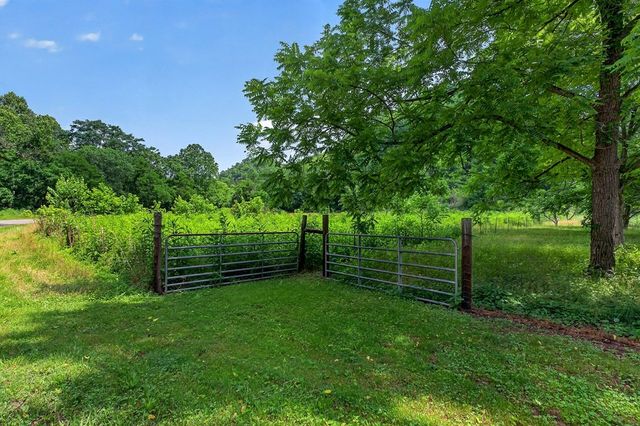 747 Hunting Creek Rd, Whitleyville, TN 38588
