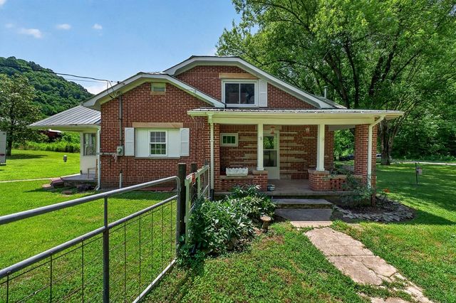 747 Hunting Creek Rd, Whitleyville, TN 38588
