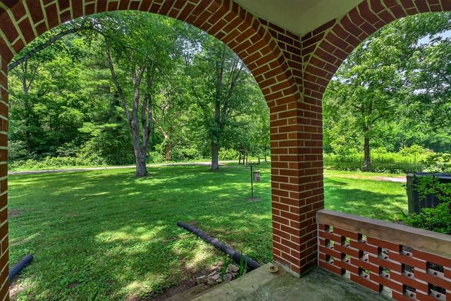 747 Hunting Creek Rd, Whitleyville, TN 38588