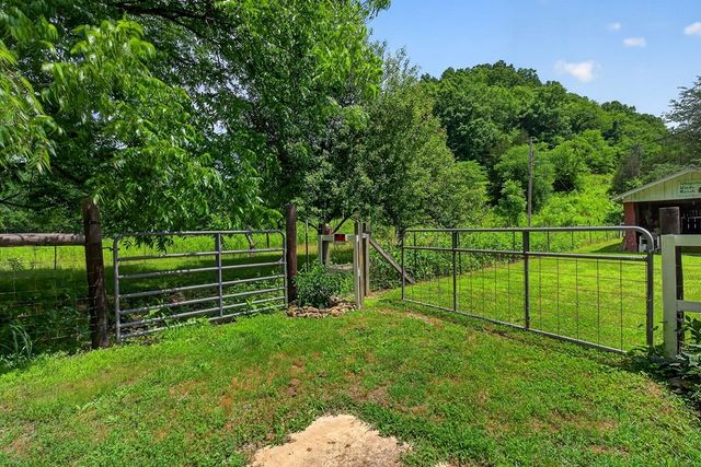 747 Hunting Creek Rd, Whitleyville, TN 38588
