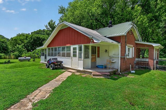 747 Hunting Creek Rd, Whitleyville, TN 38588