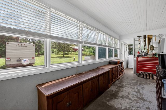 747 Hunting Creek Rd, Whitleyville, TN 38588