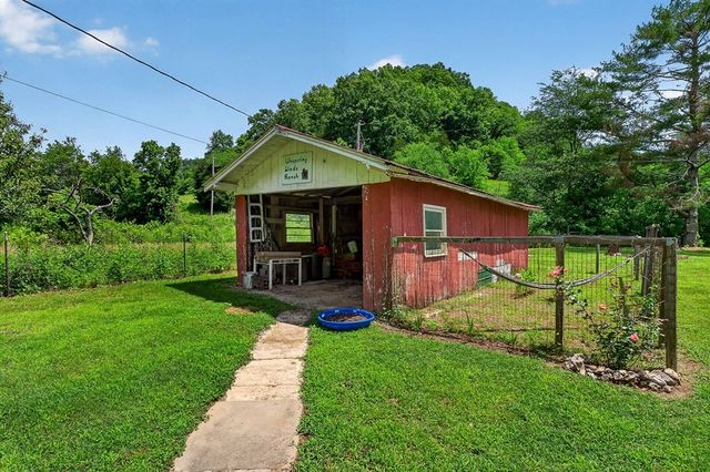 747 Hunting Creek Rd, Whitleyville, TN 38588
