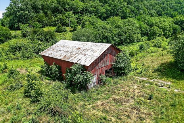 747 Hunting Creek Rd, Whitleyville, TN 38588
