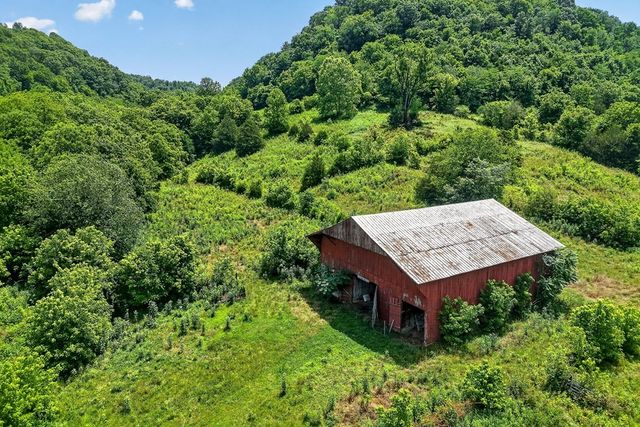 747 Hunting Creek Rd, Whitleyville, TN 38588