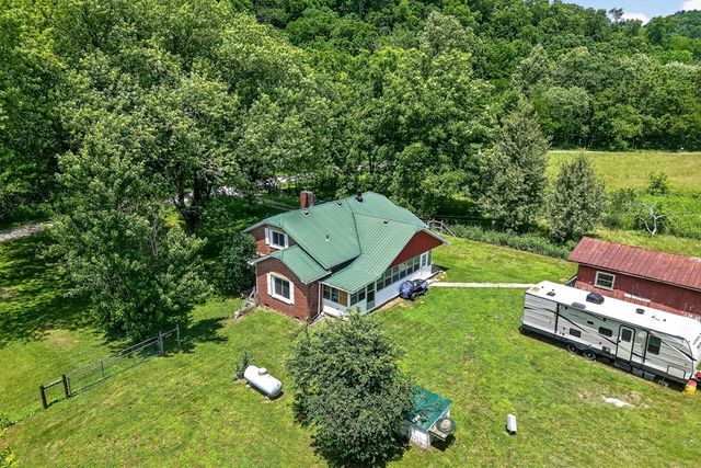 747 Hunting Creek Rd, Whitleyville, TN 38588