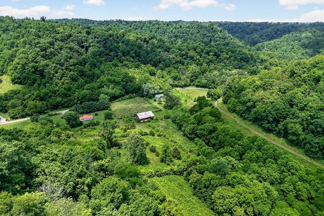747 Hunting Creek Rd, Whitleyville, TN 38588