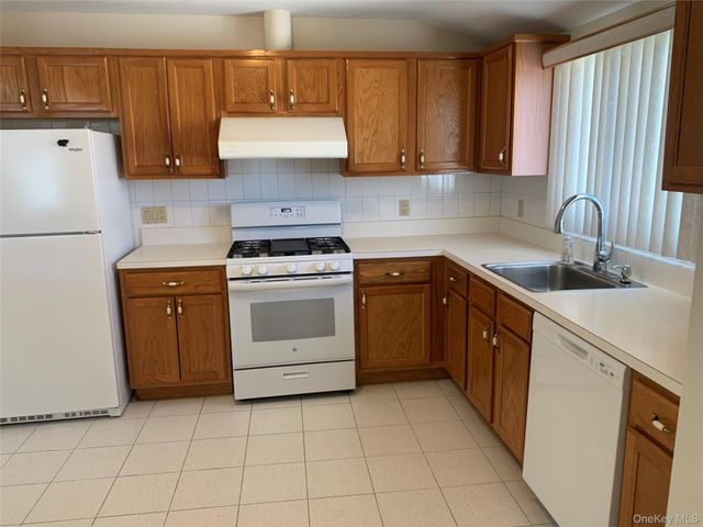 5748 256th Street 2nd, Little Neck, NY 11362