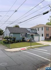 1074 Garry Terrace, Secaucus, NJ 07094