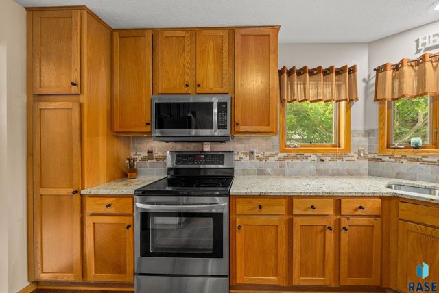 3805 S Lisanne Ave, Sioux Falls, SD 57103