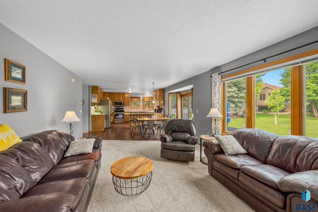 3805 S Lisanne Ave, Sioux Falls, SD 57103