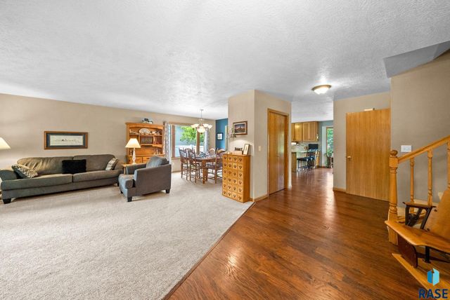3805 S Lisanne Ave, Sioux Falls, SD 57103