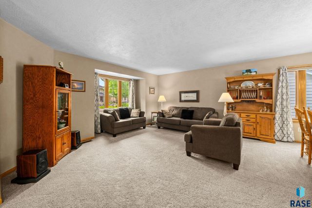 3805 S Lisanne Ave, Sioux Falls, SD 57103