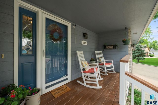 3805 S Lisanne Ave, Sioux Falls, SD 57103