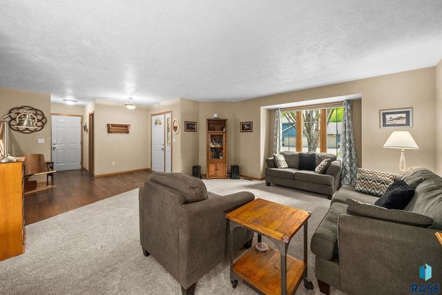 3805 S Lisanne Ave, Sioux Falls, SD 57103