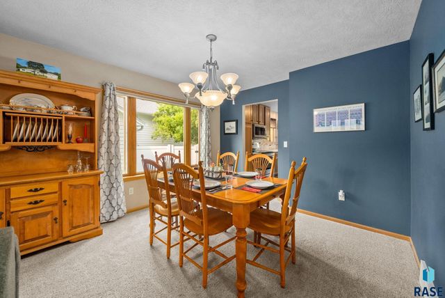 3805 S Lisanne Ave, Sioux Falls, SD 57103