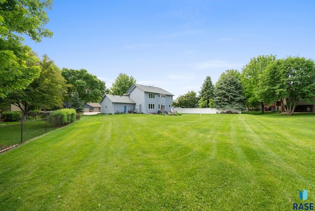 3805 S Lisanne Ave, Sioux Falls, SD 57103