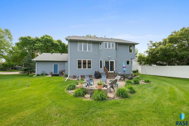 3805 S Lisanne Ave, Sioux Falls, SD 57103
