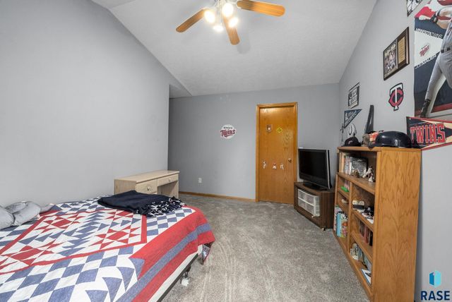 3805 S Lisanne Ave, Sioux Falls, SD 57103