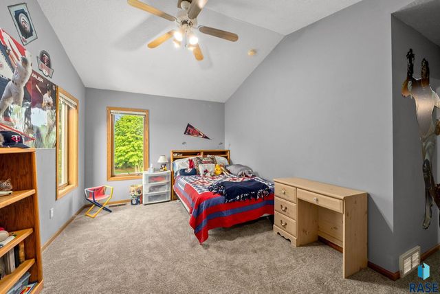 3805 S Lisanne Ave, Sioux Falls, SD 57103