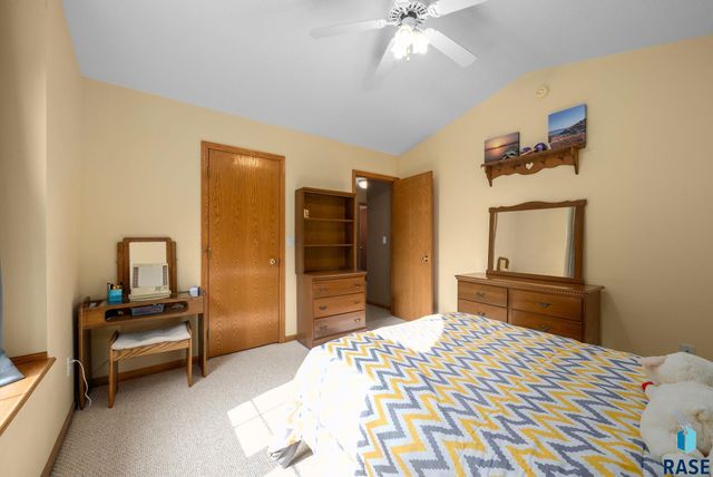 3805 S Lisanne Ave, Sioux Falls, SD 57103