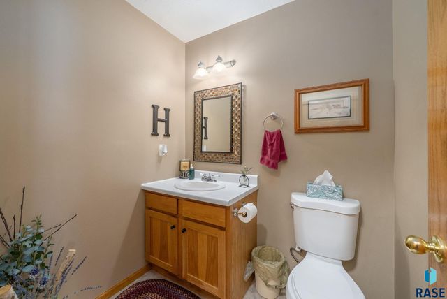 3805 S Lisanne Ave, Sioux Falls, SD 57103