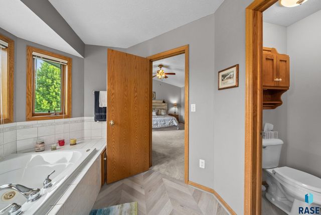 3805 S Lisanne Ave, Sioux Falls, SD 57103