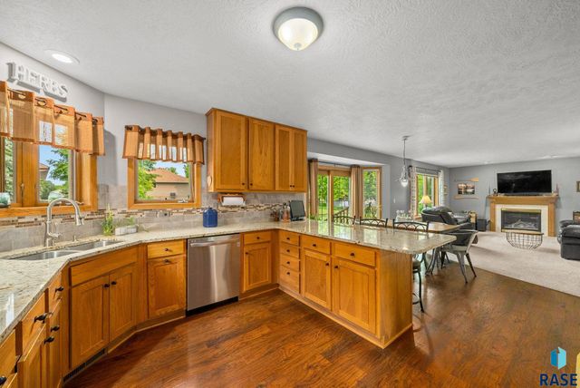 3805 S Lisanne Ave, Sioux Falls, SD 57103