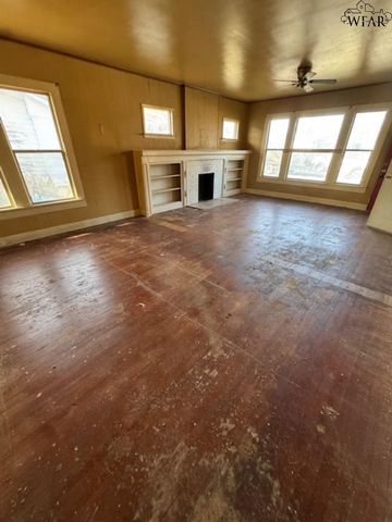 1901 PEARL AVENUE, Wichita Falls, TX 76301