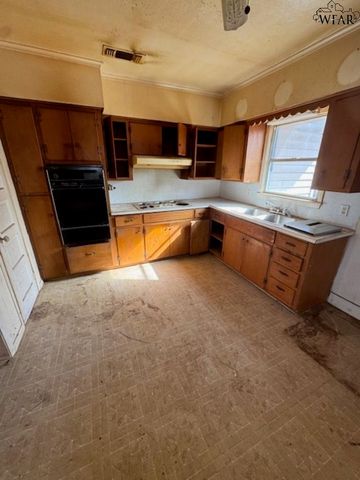 1901 PEARL AVENUE, Wichita Falls, TX 76301