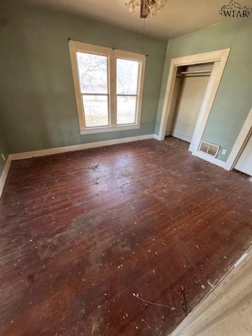 1901 PEARL AVENUE, Wichita Falls, TX 76301