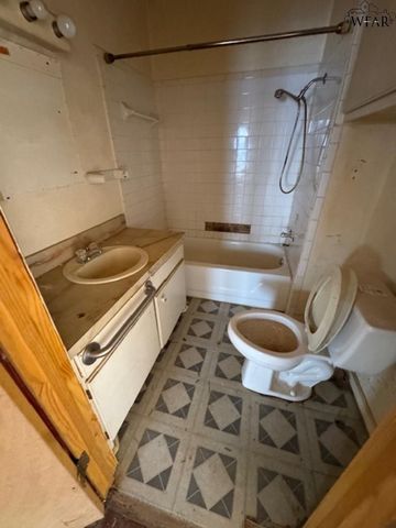 1901 PEARL AVENUE, Wichita Falls, TX 76301