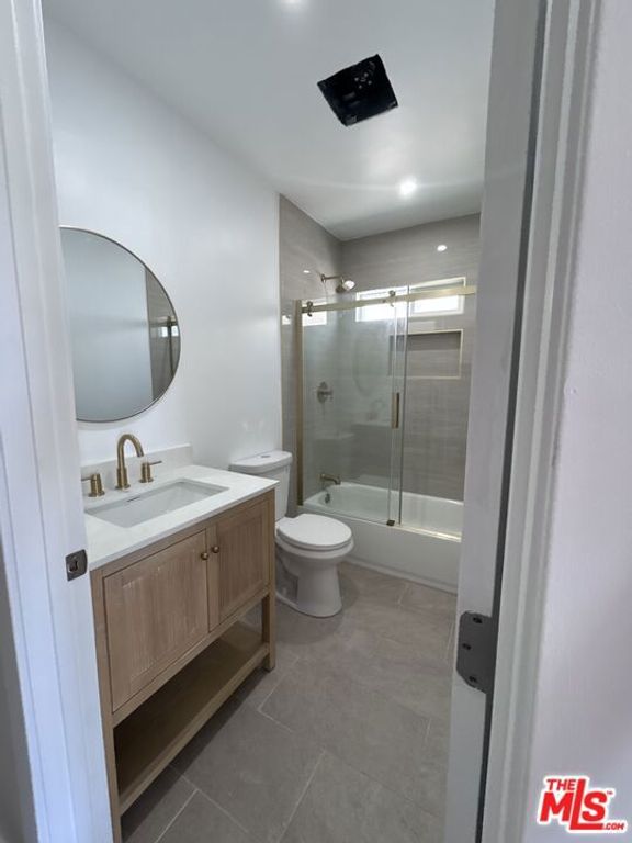 Image 4 of property listing at 1440 W 91st Place, Los Angeles, CA 90047