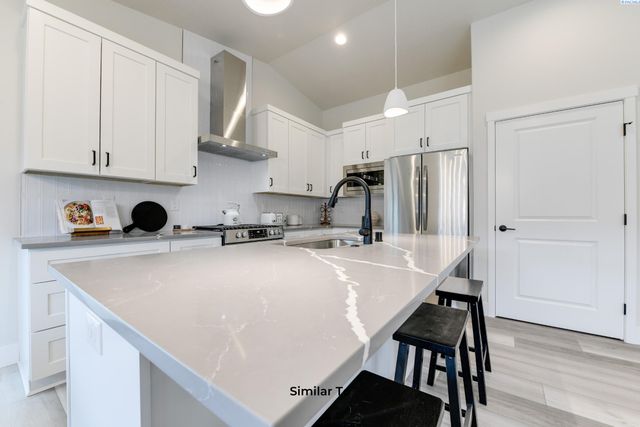 1616 Castlewood Ct, Grandview, WA 98930