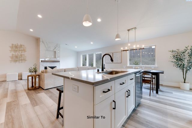 1616 Castlewood Ct, Grandview, WA 98930