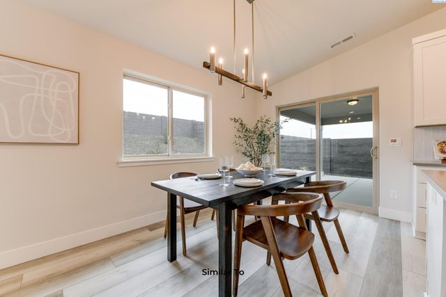 1616 Castlewood Ct, Grandview, WA 98930